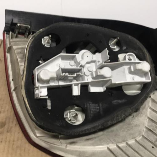 Piece-Feu-arriere-principal-gauche-%28feux%29-63217181297-BMW-SERIE-1-E81-0f62637c3a9eb1971cde644b5460bc1ca8e3874562ec34bf9da31bd927c2b22f_mtn.jpg