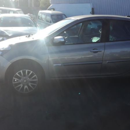 Vehicule-RENAULT-CLIO-III-PHASE-2-1-6-2011-4c6b5c5ac7b964814b750c9cc359f09c79f8d711ae7b94b12934d1363481df53.jpg