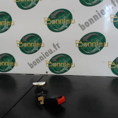 Piece-Attache-ceinture-arriere-droit-AUDI-Q3-%288U%29-Q3-Ambiente-Diesel-a75d659841bd9733a7657be0502c23d40022876650483b2e273f7a356a0d4c44_mtn.jpg