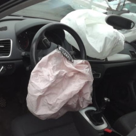 Vehicule-AUDI-Q3-%288U%29-Q3-Ambiente-2-2014-dc229fc5a64c3c13626aaf71abcbd0bc3489f737a4a913dabdcccc41e481ae4e_mtn.jpg