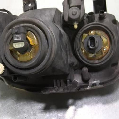 42678219-cafebcee-95fa-4d02-b72b-70c9892b9ad7-Piece-42678219-Optique-avant-principal-droit-7701045175-RENAULT-CLIO-2-PHASE-1-16i-16V-2ad187717e76ef9d7100ee68135925a93bdbb38af1a93ac7dc2cd55aabf896c1_m.jpg