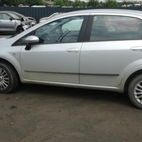 Vehicule-FIAT-GRANDE-PUNTO-PUNTO-EVO-PUNTO-2012-PUNTO-2012-1-4-2013-28c92f567b7978b38ca203e4f8b04471bcd30c79083ca7da4c89a3f59fe81f83_mtn.jpg