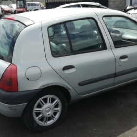 Vehicule-RENAULT-CLIO-II-1-6-2000-f8201993b67ff8d4337af4377c62e3453def0aed9b0c23899f63c4b199373d7d_mtn.jpg