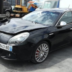 Vehicule-ALFA-ROMEO-GIULIETTA-Distinctive-2-2010-bf8caf9ad720a1f33e860288793f82bebaa064da1b3a263898ba2201ed2136f5_mtn.jpg