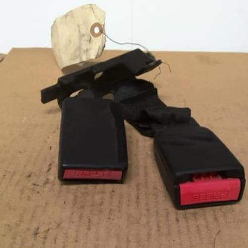 Attache ceinture arriere droit
