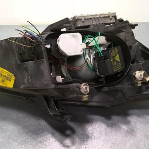 4530708-3a6a944e-33e1-45ae-9669-3fbfa0c387c4-Piece-4530708-Optique-avant-principal-gauche-1343657-FORD-FOCUS-1-Diesel-4c49c0ccd80dc2d7ec7f6005f20f4cd134bcc19ce45d19db2dd70819220f1ead_m.jpg