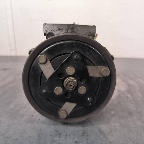 45464086-7d1ca07c-1249-4bee-8539-7b5c24e58f8c-Piece-Compresseur-clim-9815198580-PEUGEOT-308-2-PHASE-2-7fdb74edbe977a4b82014e305112dbe2f7c37af12970044f66439924945ba455_m.jpg