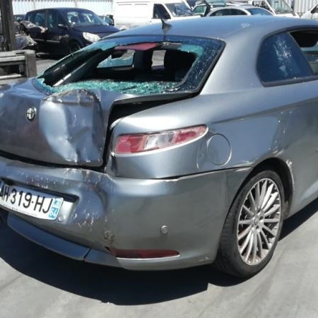 Vehicule-ALFA-ROMEO-GT-Distinctive-1-9-2006-54ef22f4e32ea5de41ccc3b208ee85d98329431e8269e901cc369321b00f97da.jpg