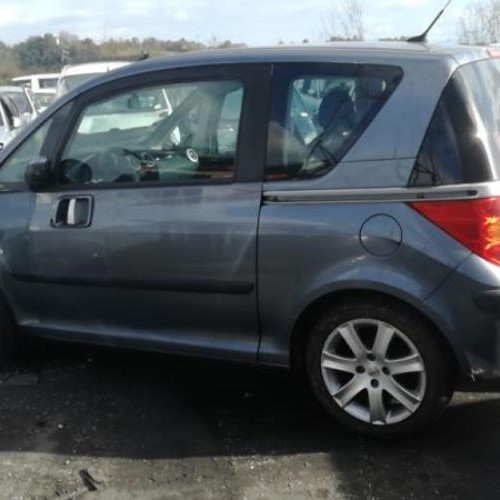 Vehicule-PEUGEOT-1007-Avant-Premiere-Dolce-1-4-2005-9a9e105e30f978f40c036f95dd0e419fd4293f964cfd6e9b59d1fcf2c9eacae8_mtn.jpg