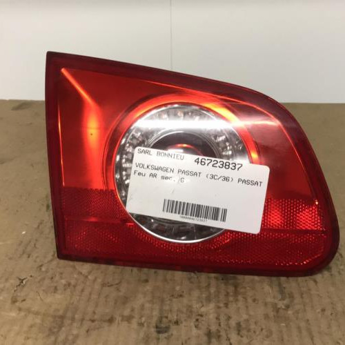Piece-Feu-arriere-secondaire-gauche-%28feux%29-VOLKSWAGEN-PASSAT-5-BREAK-983fccde4ad877b853c4086cc62d92685b3104824f593c74df5bce231593bc3f_mtn.jpg