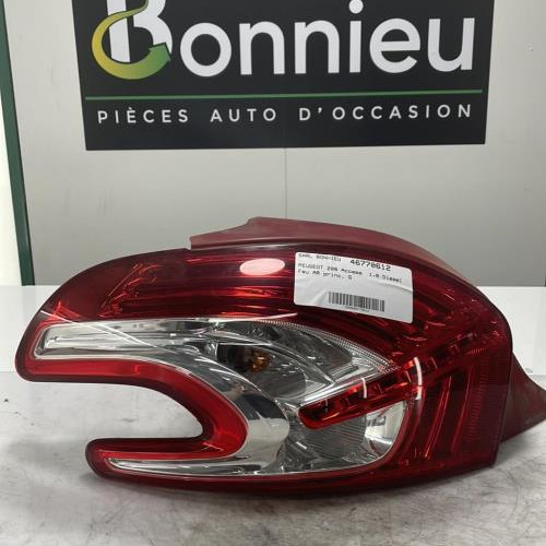 Piece-Feu-arriere-principal-gauche-%28feux%29-9672628280-PEUGEOT-208-1-PHASE-1-a306439f1f54b8f5b04260ed80d89b011b59735fda8208f3114fae986239bdb3_mtn.jpg
