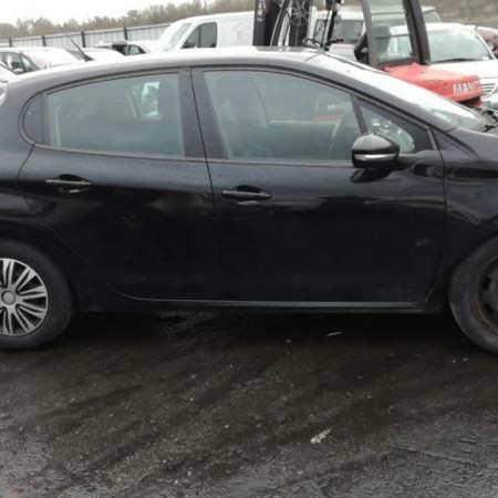 Vehicule-PEUGEOT-208-Access-1-4-2013-088cdaf6bbf7264925135c491fdfddce7adefd15a5d783c516e28d612d389881.jpg