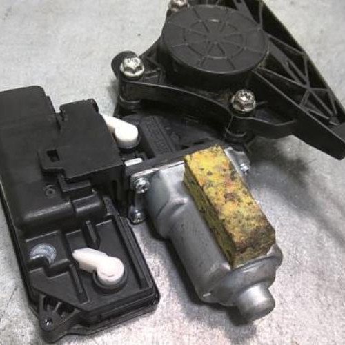 47113575-87918598-faac-433b-81bd-22d7a2aa128e-Piece-47113575-Moteur-leve-vitre-avant-droit-80750JY40A-RENAULT-KOLEOS-1-PHASE-2-20-DCI-16V-TURBO-b77798df271575e8f09ea50e4baaee5a78c48c25da1fd17181e87e64c63aaf28_m.jpg