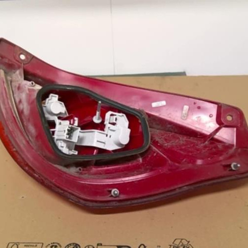 Piece-47245339-Feu-arriere-principal-gauche-1709553-FORD-FIESTA-6-PHASE-1-1.4-TDCI--8V-TURBO-08790bf1b812a7c686c08189b9344ab9117e167d86d49b333e418003b9a4652c_mtn.jpg