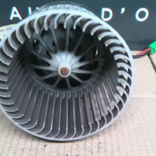Vehicule-PEUGEOT-308-PHASE-2-1-6-2015-0f13d1fb9b827cd648a0b3fa5a6b83b7d34eb5733fe16d3664a53441717cfe1b_mtn.jpg