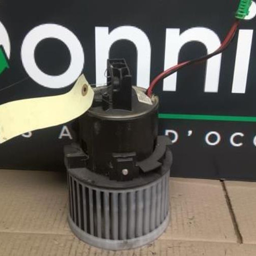 Vehicule-PEUGEOT-308-PHASE-2-1-6-2015-4b493dbf8748fab9f0bd2cd3675592b156e00d51ed763a09d59033ef7a312762_mtn.jpg