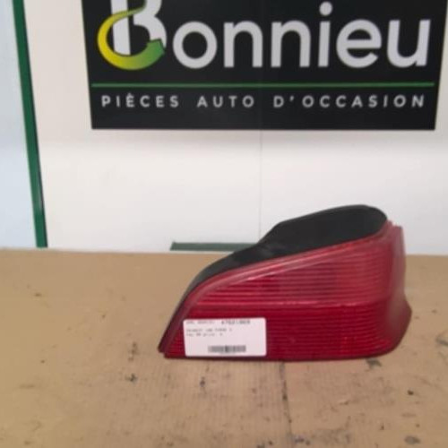 Piece-Feu-arriere-principal-droit-%28feux%29-PEUGEOT-106-PHASE-2-efc366f395eca12770e1724a35bf52328f8b5d565e0c49123f63c4c6b209fff9_mtn.jpg
