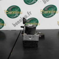 Piece-Bloc-ABS-%28freins-anti-blocage%29-RENAULT-MEGANE-III-PHASE-2-29dad6b58e80bdfd26f0475d051df4430ff85d2cd98229f40846a7c8718bae3a_mtn.jpg