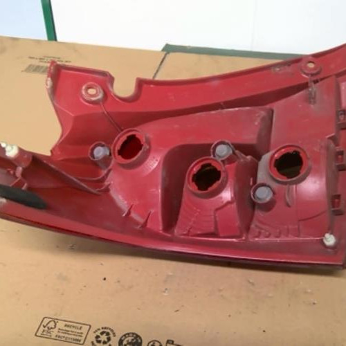 Piece-48223339-Feu-arriere-principal-droit-SUZUKI-SWIFT-3-1.3i--16V-ca5a67456e4b8e49c81ea4bc4fdb12e3e2bfb74b5040cfe6a8de66c32e6d9038_mtn.jpg