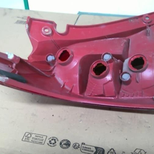 Piece-48223339-Feu-arriere-principal-droit-SUZUKI-SWIFT-3-1.3i--16V-5998a0b73d1b8a82315a814f793271bbcd31c190edaa8ad3355880c74059eecd_mtn.jpg