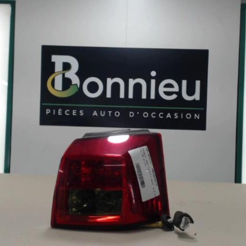 Piece-Feu-arriere-principal-droit-%28feux%29-6351EF-PEUGEOT-4007-2.2-HDI--16V-TURBO-4X4-a6c61f17235ac26fefe85859725e1c48aa244d6f694a57268917d3d6f3b3416c_mtn.jpg