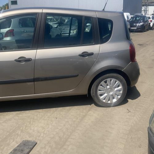 Vehicule-RENAULT-GRAND-MODUS-2012-31b21fdef134b56c2c13469d7b5ff532dedd3827b05b61172a2d6c521ee441e8_mtn.jpg