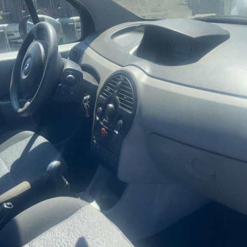 Vehicule-RENAULT-GRAND-MODUS-2012-31dd3cc0003ec308b90fa1b4f1add4a8e30e10e478e3f4440a2b3792956b2a65_mtn.jpg