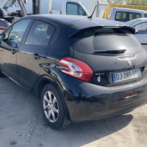 Vehicule-PEUGEOT-208-Access-2014-277e364bfdd678d4d8a718aef5000b47d7d22c64f194894f5742ec86c4531e34_mtn.jpg