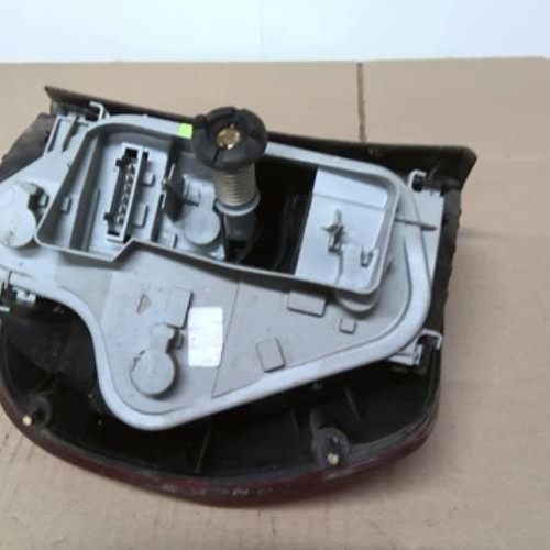 Piece-49561268-Feu-arriere-principal-gauche-5Z0945111A-VOLKSWAGEN-FOX-1.2i--6V-09dc01714045374bbc5da59e46bcb24329ee33db78242eebce2a8b5a6e9615fb_mtn.jpg