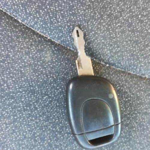 Vehicule-RENAULT-CLIO-II-PHASE-3-1-1-2004-db0e4b74895c813964dd50c0d5cfb10801773142fdcdccc70ab13b2aeb9e0b53_mtn.jpg