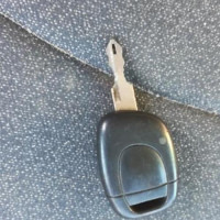 Vehicule-RENAULT-CLIO-II-PHASE-3-1-1-2004-db0e4b74895c813964dd50c0d5cfb10801773142fdcdccc70ab13b2aeb9e0b53_mtn.jpg