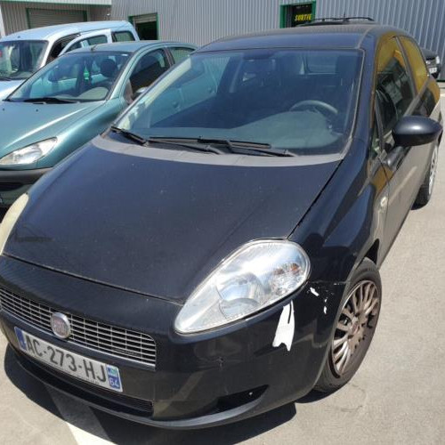 Vehicule-FIAT-PUNTO-II-PHASE-2-2009-dc78573174242ea771d37510fc409d201990ba2b86aeb2ead0ed80ac4768a89e_mtn.jpg