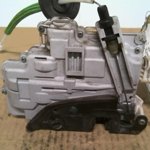 Piece-Fermeture-centralisee-arriere-gauche-AUDI-A3-2-SPORTBACK-PHASE-1-2.0-TDI--16V-TURBO-5c93cf4c0db92868f00b31726ee13163b1b68fa7c134811732ad23a3a7ba0e2f_mtn.jpg