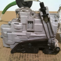 Piece-Fermeture-centralisee-arriere-gauche-AUDI-A3-2-SPORTBACK-PHASE-1-2.0-TDI--16V-TURBO-5c93cf4c0db92868f00b31726ee13163b1b68fa7c134811732ad23a3a7ba0e2f_mtn.jpg