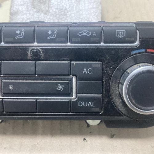Piece-Commande-chauffage-VOLKSWAGEN-GOLF-6-573ff7194cd3fc625ebfc8ac2c1528dce0fc16472e2289d0d182c55b733d591e_mtn.jpg