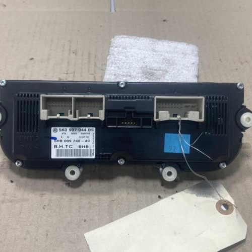 Piece-Commande-chauffage-VOLKSWAGEN-GOLF-6-9a8925f35a89c83197b82683ac844f1e85ed97e353a558c78eb9f87f85ad3ba7_mtn.jpg