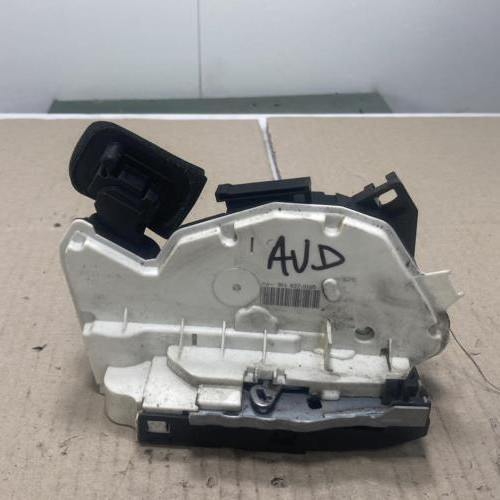 Piece-Fermeture-centralisee-avant-droit-VOLKSWAGEN-GOLF-6-ca354c8a76baee55d92cbafde40f6cc2ee5834fa37d186748ddffcb0a79e19dc_mtn.jpg