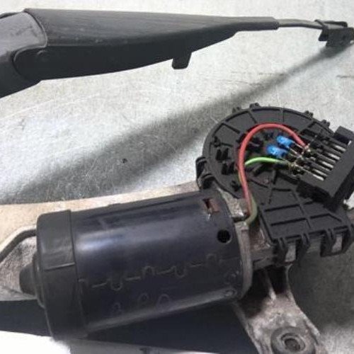 Moteur essuie glace avant