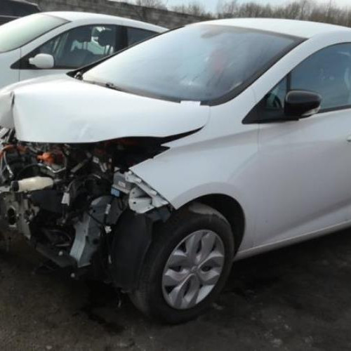 Vehicule-RENAULT-ZOE-2015-b195ea9e04618af5a24aee1be18d8bcb066865ac16780b7d8b8c4c80c7bad0a3_mtn.jpg