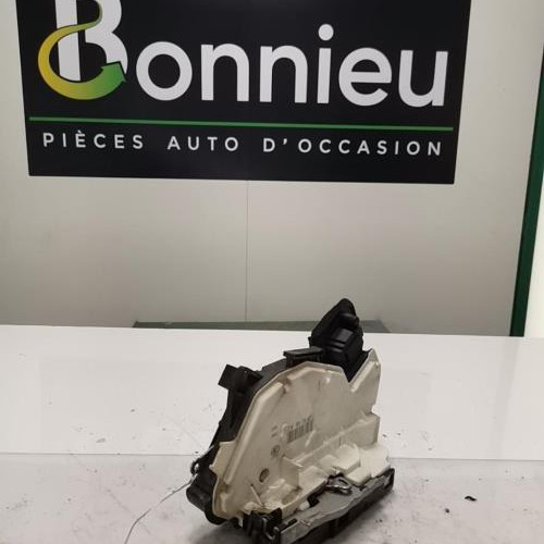 Piece-Fermeture-centralisee-arriere-gauche-VOLKSWAGEN-GOLF-7-PHASE-1-59801b07301a51673943df1875df1ee8a53104e8193c1939e4e89334c2d5ca6b_mtn.jpg