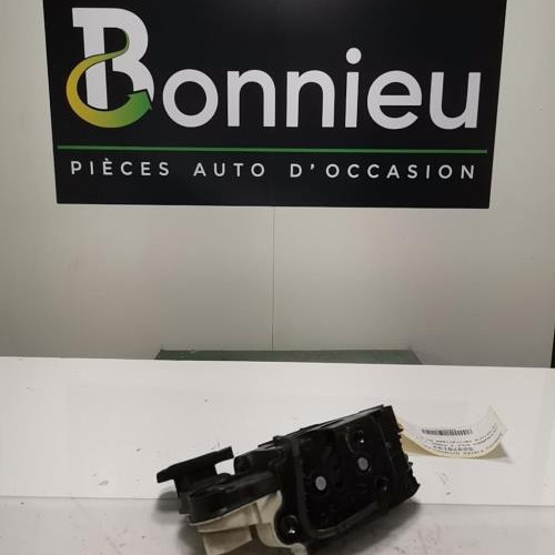 Piece-Fermeture-centralisee-avant-gauche-VOLKSWAGEN-GOLF-7-PHASE-1-3204fc6116a3a69cd1a8d76084962d84229fb05161b45a6c8c45577207bd101a_mtn.jpg