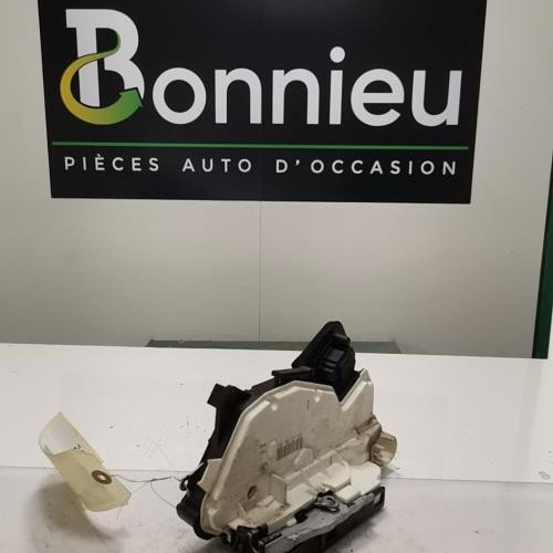 Piece-Fermeture-centralisee-avant-gauche-VOLKSWAGEN-GOLF-7-PHASE-1-d71c06de532f4a126181afd293fd11a915245a8a3bcbeb96d28fa1e80b2cdf91_mtn.jpg