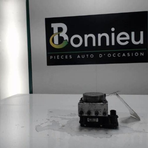 Piece-Bloc-ABS-%28freins-anti-blocage%29-RENAULT-CLIO-4-PHASE-1-0.9i--12V-TURBO-TCE-90-1120b642481f7c3c77d9dc6010ab4241cd0a2aaf0a6d1756a4b1e8bc67a5167d_mtn.jpg
