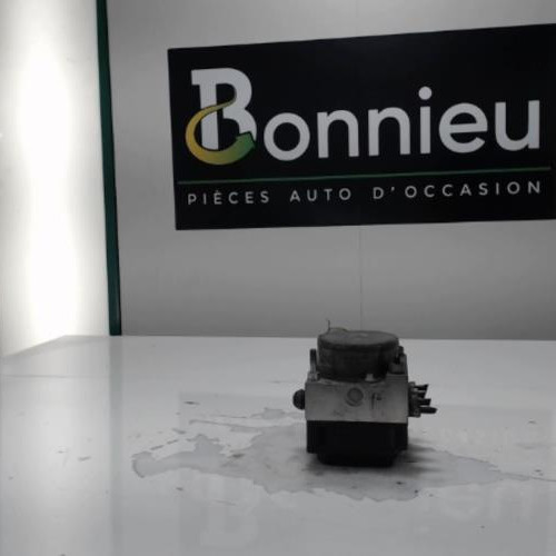 Piece-Bloc-ABS-%28freins-anti-blocage%29-RENAULT-CLIO-4-PHASE-1-0.9i--12V-TURBO-TCE-90-8b281505e06365aa9e8f2ee45979478eef5ac8d0613a9fbdca62b5beedad1517_mtn.jpg