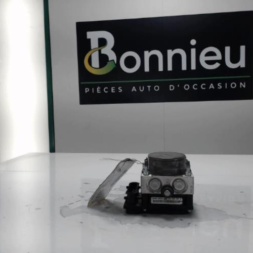 Piece-Bloc-ABS-%28freins-anti-blocage%29-RENAULT-CLIO-4-PHASE-1-0.9i--12V-TURBO-TCE-90-dac98601e9e372f13a22e5ad37a8a099ed2670b22677bf9eb3dff160072d1b63_mtn.jpg