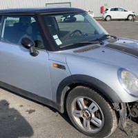 Vehicule-MINI-MINI-R50--R53-2003-93fe868f54702a33a23bb4920600bbc9fd56117f43ef4c08d53ed14a8d473c24_mtn.jpg
