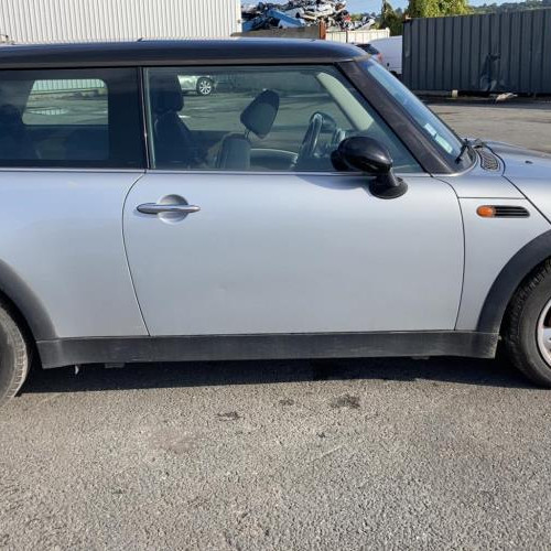 Vehicule-MINI-MINI-R50--R53-2003-be2e78e31d976a5a5400b82bc4c97c76b42beeaa5b020766bd63d9c0d2d5e6c5_mtn.jpg