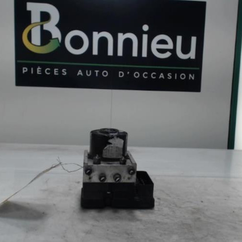 Piece-Bloc-ABS-%28freins-anti-blocage%29-RENAULT-MEGANE-3-PHASE-2-a6f56be78a96526b8d9ed01aceb0b8189af095fc20c864799fe6d3f065b57c56_mtn.jpg