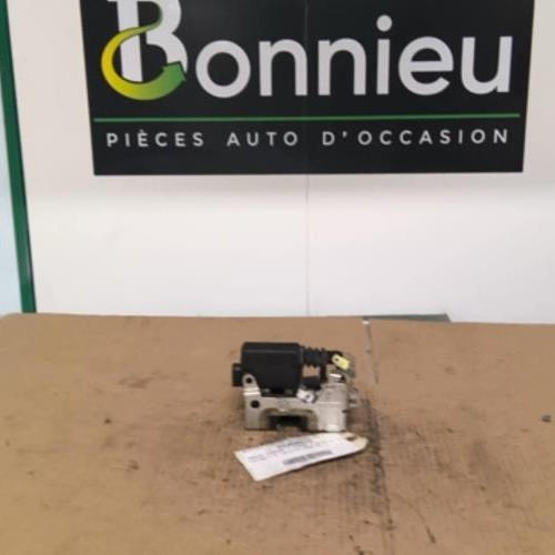 Piece-Fermeture-centralisee-avant-droit-DACIA-DUSTER-1-PHASE-1-1.5-DCI--8V-TURBO-c8889a1464b0b60d157783be9321a4e4f776bad9103185a5c52e6ee39db2accc_mtn.jpg