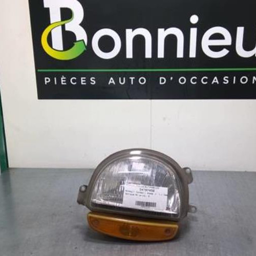 54797456-9330bead-3bf1-4011-aa4e-904436eea831-Piece-54797456-Optique-avant-principal-gauche-7701040500-RENAULT-TWINGO-1-PHASE-1-12i-8V-b773461e15f08acf27851a43d11bf18fee7dc17f04b871878d861020cd254730_m.jpg